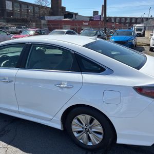 HYUNDAI SONATA HYBRID SE - 6