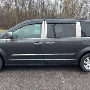 CHRYSLER TOWN & COUNTRY TOURING - 4