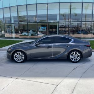 صورة 3 لـ 2024 Lexus IS 300 BASE