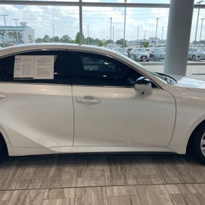 صورة 9 لـ 2024 Lexus IS 300 BASE