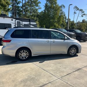 2020 Toyota SIENNA XLE 8-PASSENGER 照片 10