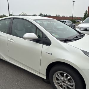 صورة 9 لـ 2016 Toyota PRIUS TWO