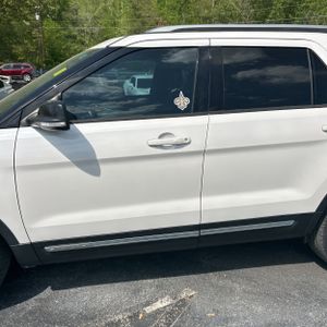 FORD EXPLORER XLT - 4