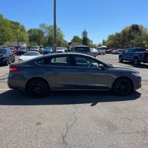 FORD FUSION SE - 10
