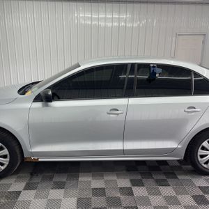 VOLKSWAGEN JETTA BASE - 4