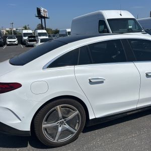 صورة 9 لـ 2023 Mercedes-BENZ EQE