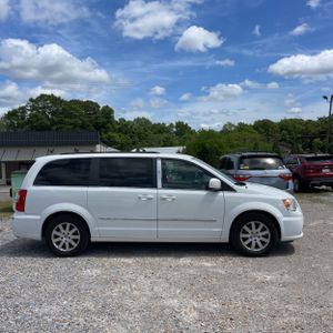 CHRYSLER TOWN AND COUNTRY TOURING - 10