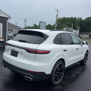 2023 Porsche CAYENNE photo 5