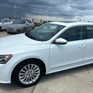 2016 Volkswagen PASSAT 1.8T SE — фото 2
