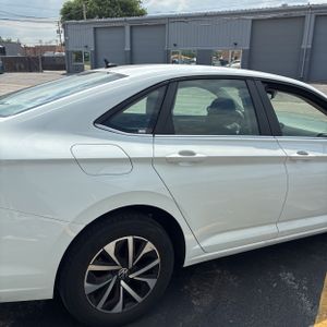 صورة 9 لـ 2024 Volkswagen JETTA S