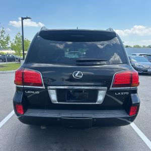 صورة 7 لـ 2009 Lexus LX 570 BASE