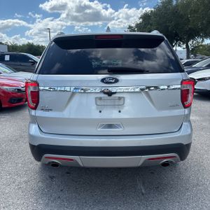 FORD EXPLORER XLT - 7