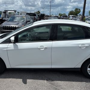FORD FOCUS SE - 4