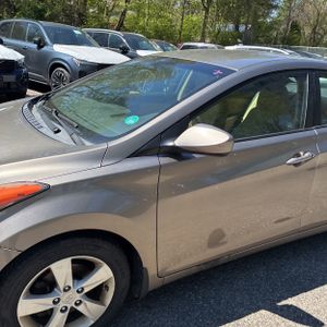 HYUNDAI ELANTRA GLS - 2