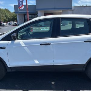 FORD ESCAPE S - 4