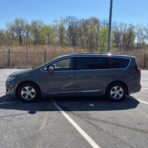 CHRYSLER PACIFICA HYBRID TOURING L - 3
