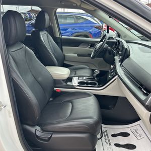 صورة مصغرة 32 لـ 2023 KIA CARNIVAL LX