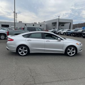 FORD FUSION SE - 10