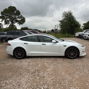 TESLA MODEL S PLAID - 10