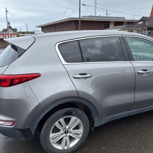 KIA SPORTAGE LX - 9