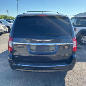 CHRYSLER TOWN AND COUNTRY TOURING - 7