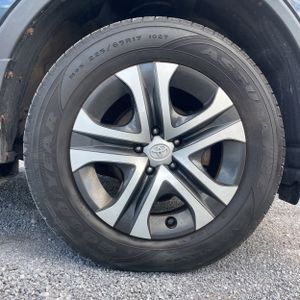 2017 Toyota RAV4 LE — миниатюра 20