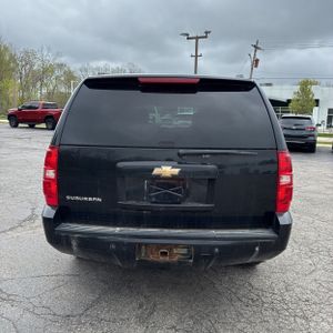 CHEVROLET SUBURBAN - 7