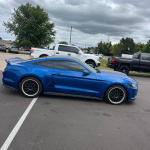 2017 FORD MUSTANG ECOBOOST PREMIUM — фото 10