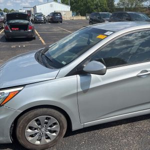 HYUNDAI ACCENT GLS - 2