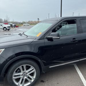 FORD EXPLORER XLT - 2