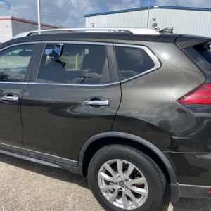 صورة 6 لـ 2017 Nissan ROGUE SV