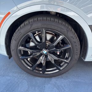 صورة 13 لـ 2025 BMW X7 M60I