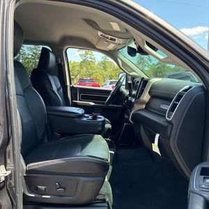 2024 RAM 2500 LARAMIE thumbnail 37