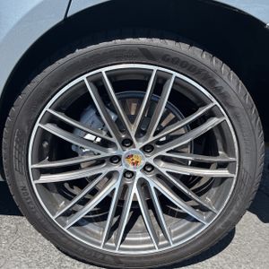 2021 Porsche MACAN TURBO 照片 18