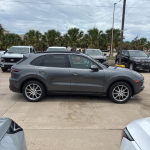 PORSCHE CAYENNE BASE - 10