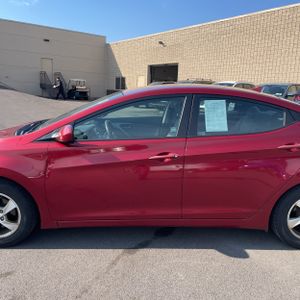 HYUNDAI ELANTRA SE - 4