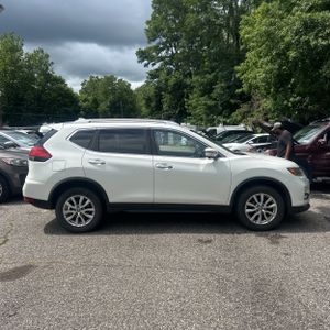 2017 Nissan ROGUE SV — фото 10