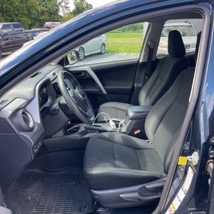 2017 Toyota RAV4 LE — миниатюра 31