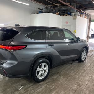 2021 Toyota HIGHLANDER LE photo 10