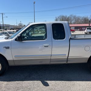 FORD F-150 XLT - 4