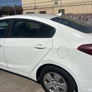 صورة 5 لـ 2017 KIA FORTE LX