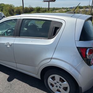 CHEVROLET SONIC LS AUTO - 6