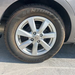 2014 Nissan VERSA SV photo 19