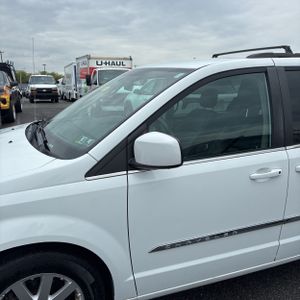 CHRYSLER TOWN AND COUNTRY TOURING - 2