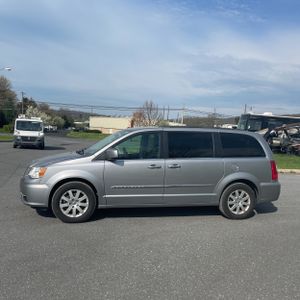 CHRYSLER TOWN AND COUNTRY TOURING - 3