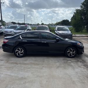 2017 Honda ACCORD LX — фото 10
