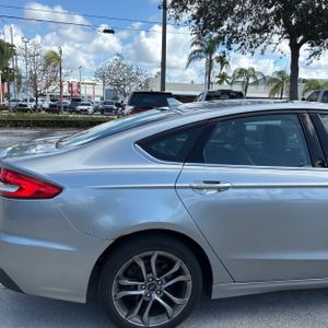 FORD FUSION SEL - 9