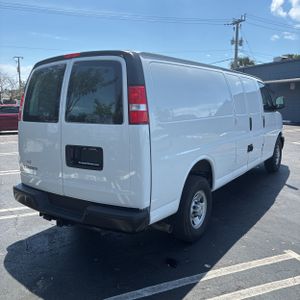 CHEVROLET EXPRESS 3500 - 8