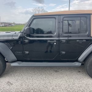 JEEP WRANGLER UNLIMITED BLACK AND TAN - 4