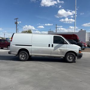CHEVROLET EXPRESS 2500 - 10